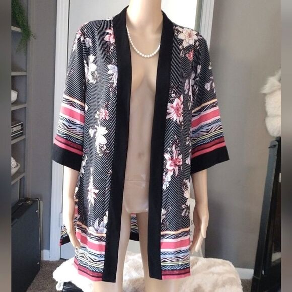 I.N. Studio Petite Women's Size PL Thin Flowy Floral Cardigan Black Chevron - Picture 9 of 9